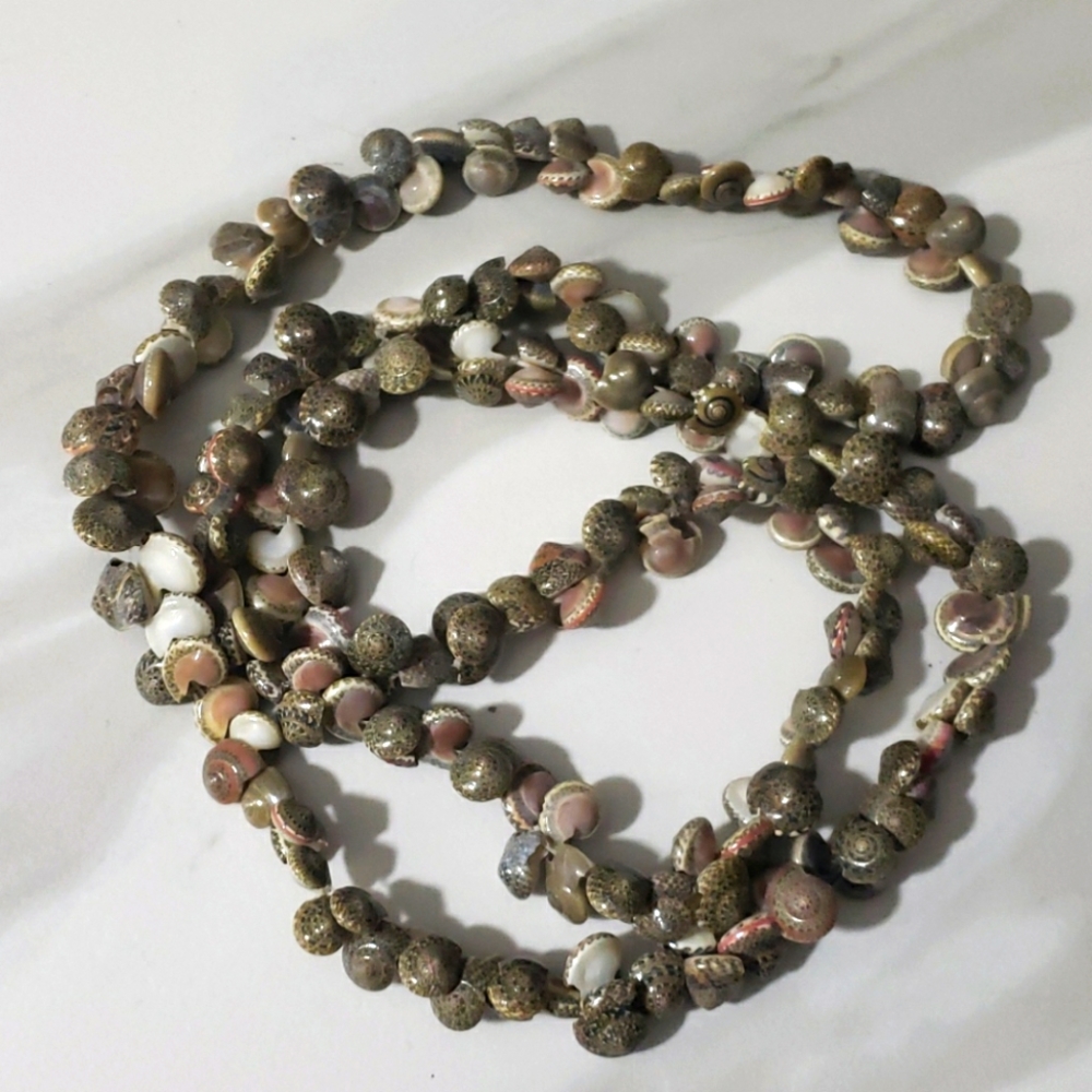 Beautiful natural sea shell necklace Lei
